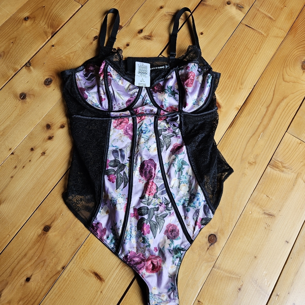 NEW Torrid Bodysuit Lingerie Size 1X  14-16 Floral Satin Lace Purple Black Sexy